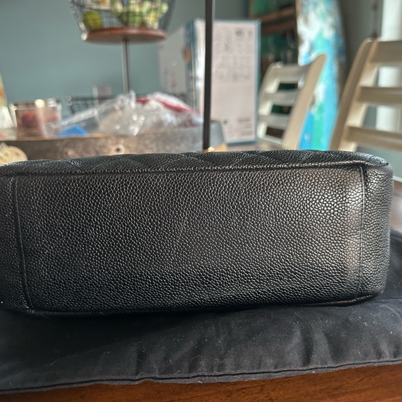 Chanel Caviar leather Petit Shopper - Picture 5 of 12